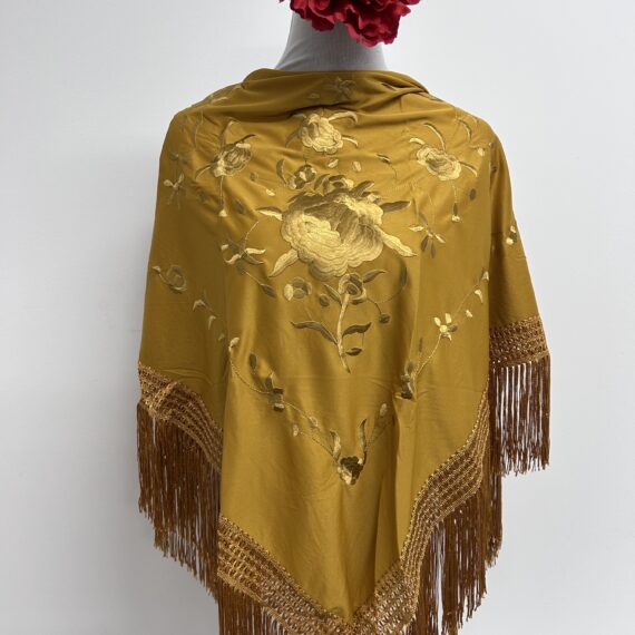 Mantón Mostaza Con Una Rosa.
